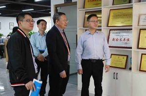 热烈欢迎市政府秘书长林兢一行莅临华体买球集团广西公司考察指导